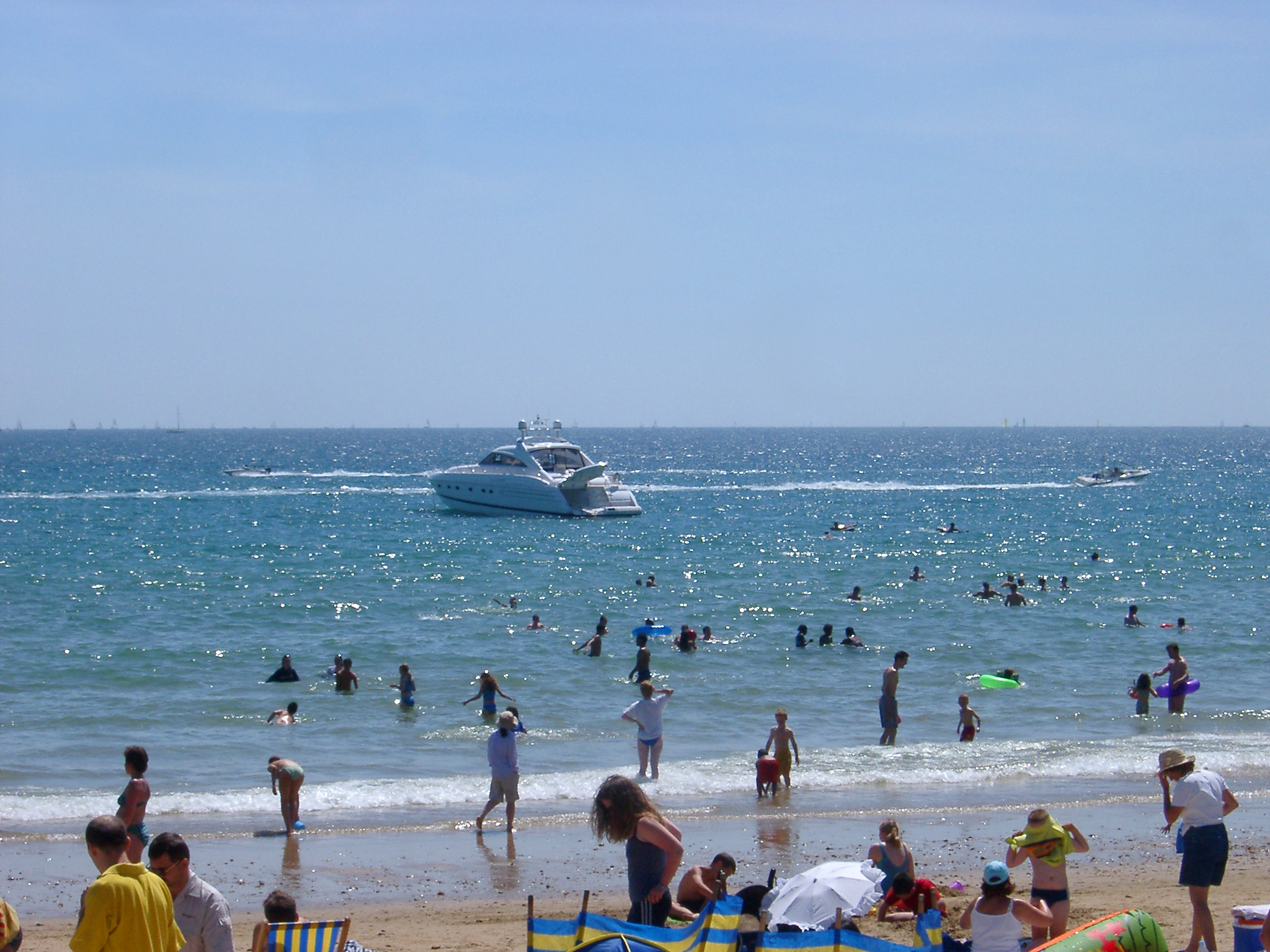 an image of summer holiday at the beach in cornwall
