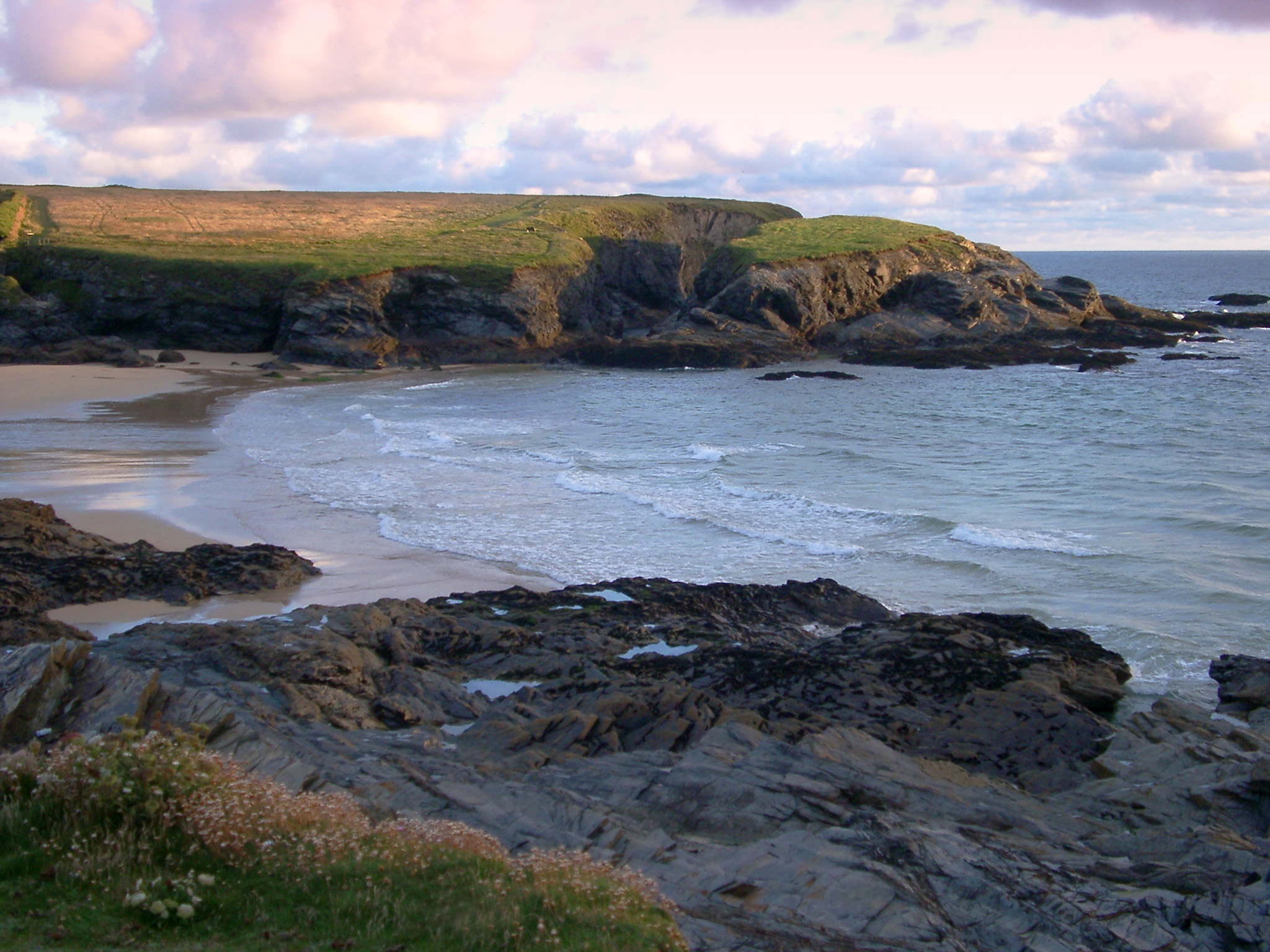 an image of rugged cliff coastline of one of the many cornish surf beaches