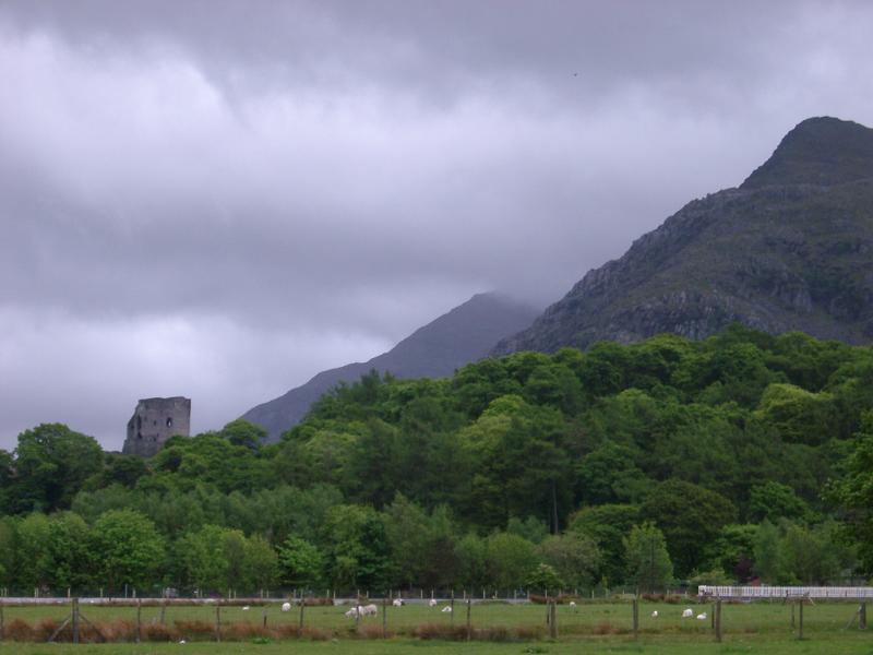 castle ruin at llangollen