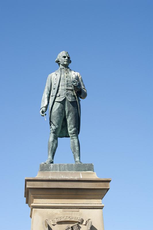 the captain cook statue on whitbys west cliff