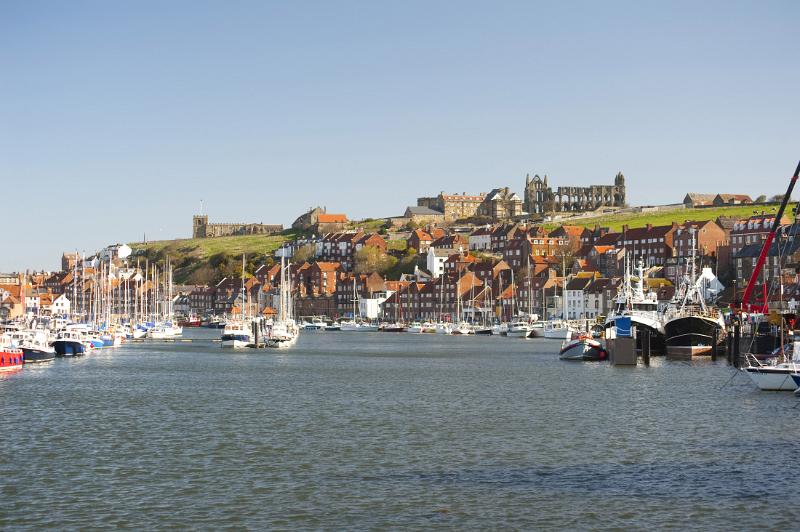 river esk whitby the river esk flowing through the coastal town of whitby with the landmark abbey standing on top of the hill