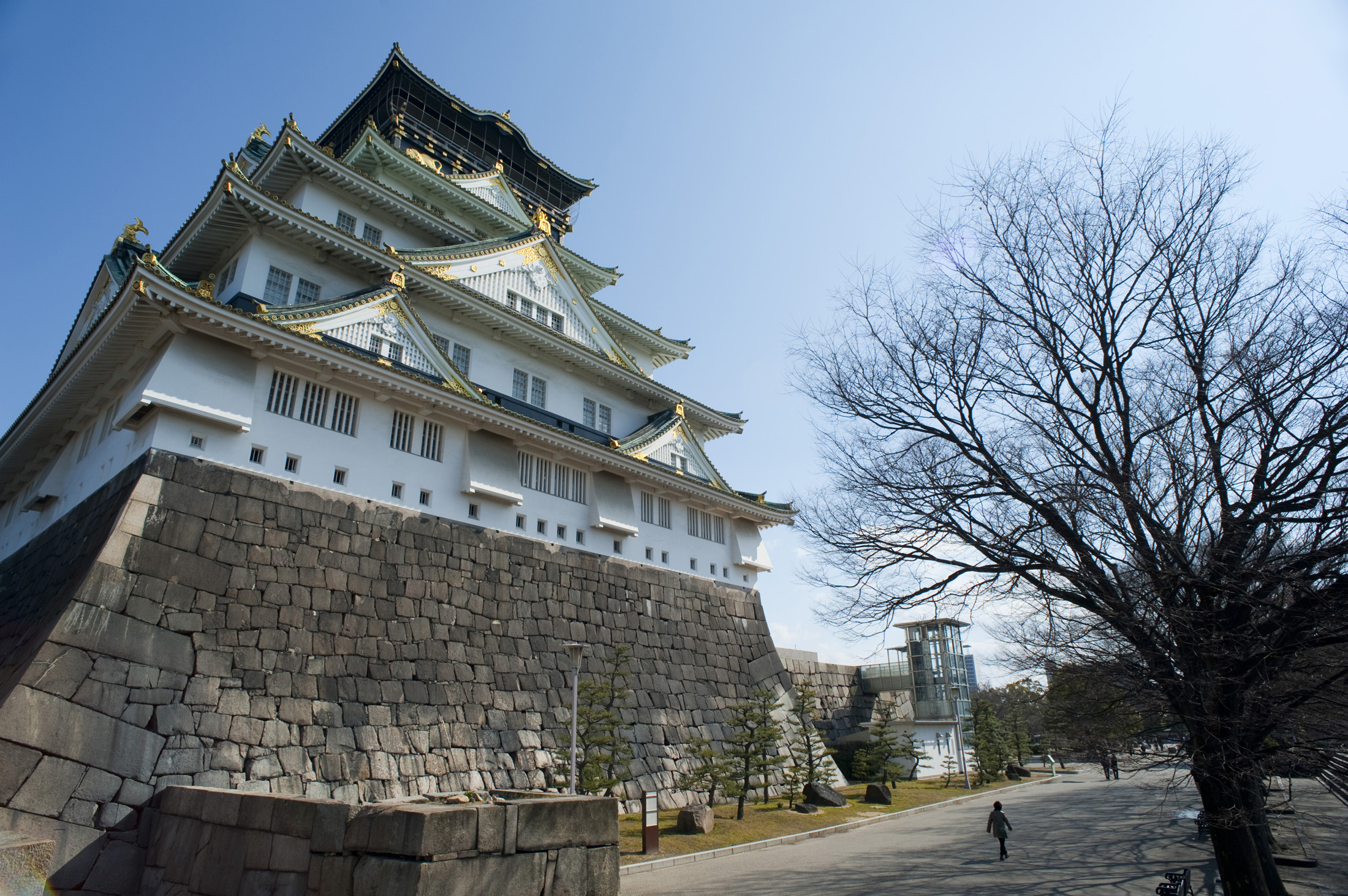 an image of Wide angle view of the base and main tower of Osaka Castle, Osaka, Japan