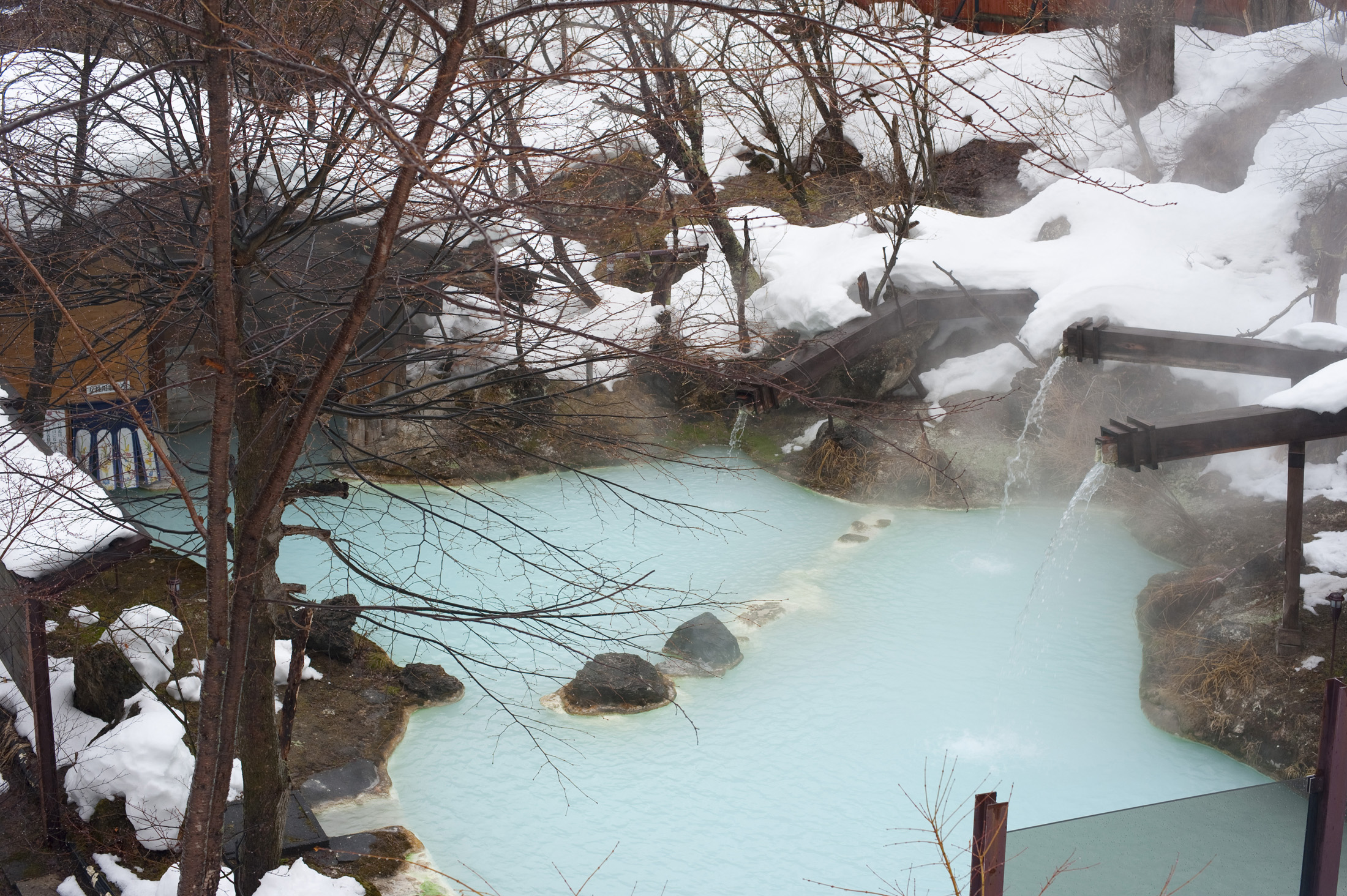 an image of Shirahone Onsen geothermal bathing spa pools