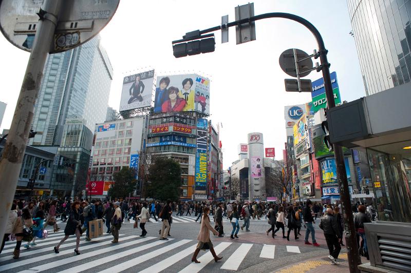 shibuya crossing hustle and bustle of urban tokyo in shibuya, tokyo, japan - not model released