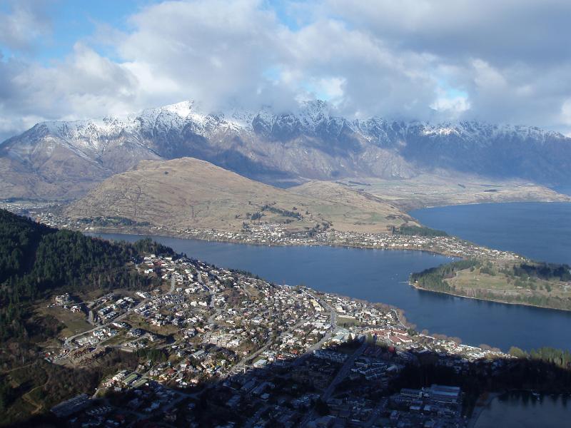 panoramic view of queenstown and lake wakatipu