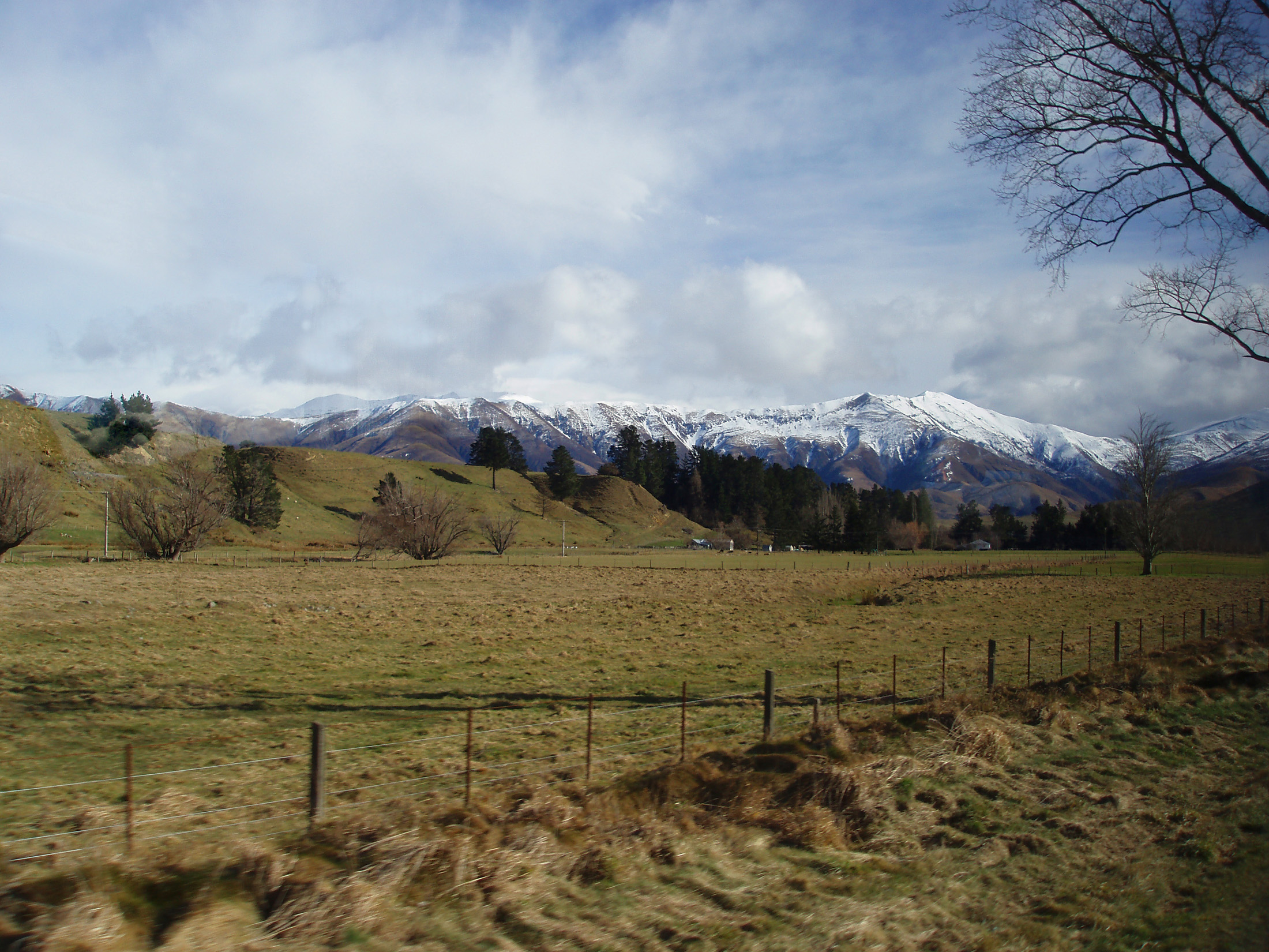 an image of mountains between geraldine and tekapo