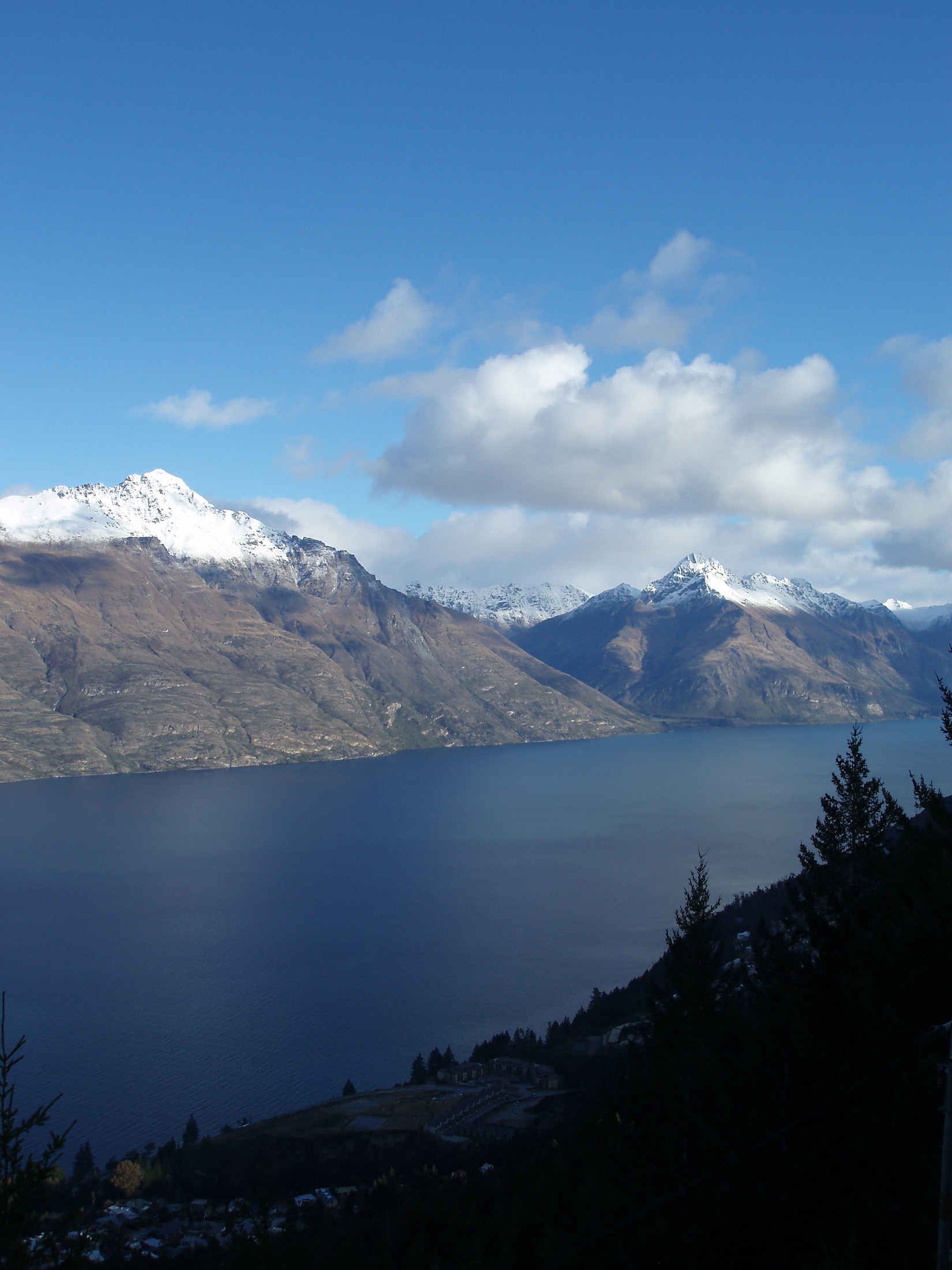 an image of lake wakatipu as seen from the surrounding mountains