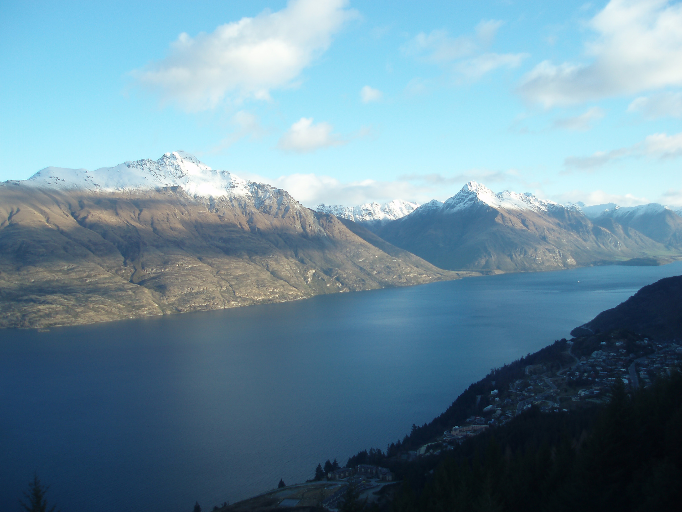 an image of winter in new zealand, a panoramic view of lake lake wakatipu