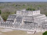 Stone ruins of the Temple of the Warriors in the Chitzen Itza Mayan ruins on the Yucatan Peninsula, Mexico
