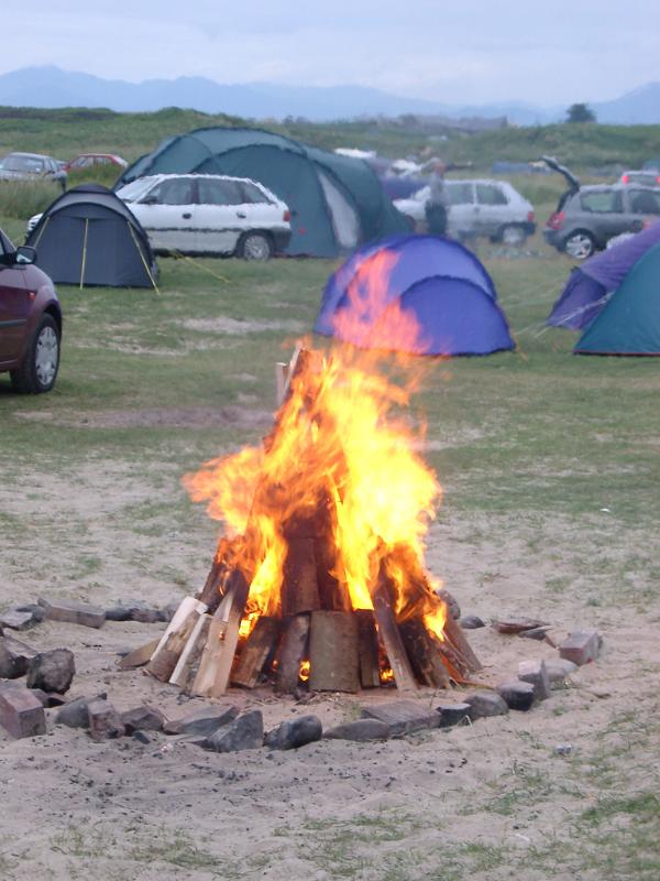Free Stock photo of Campfire burning in a campsite