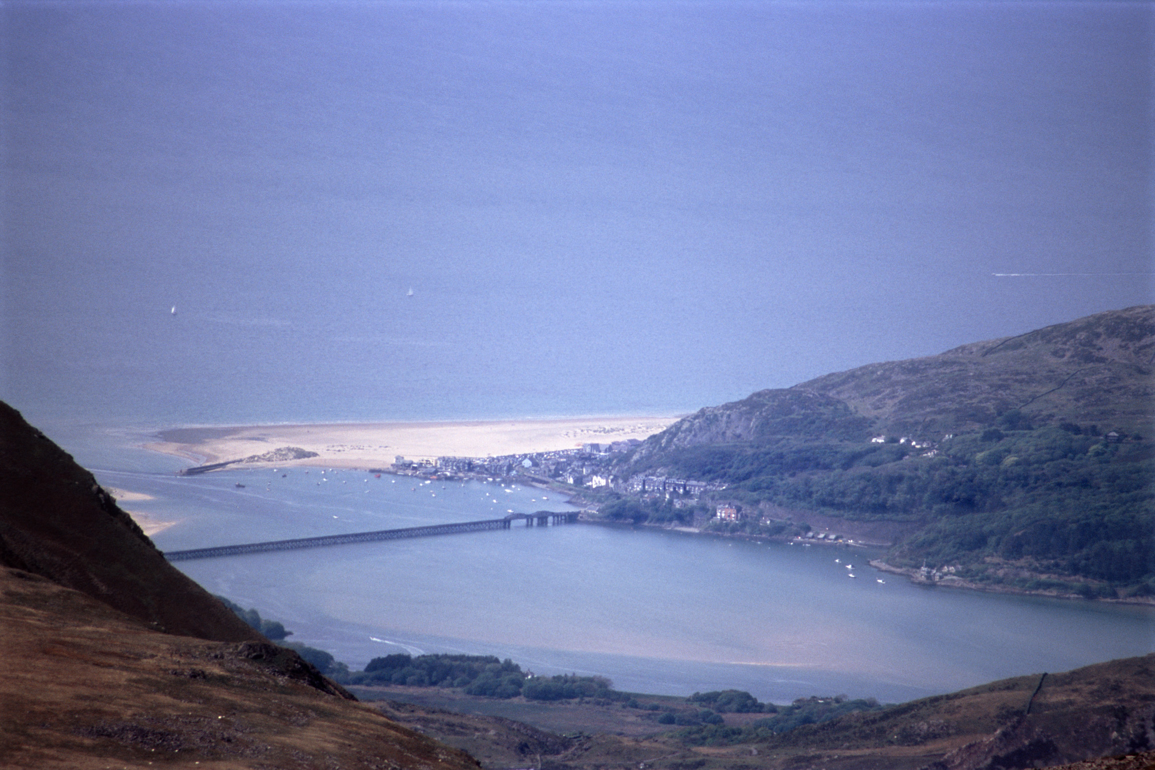 an image of Overview of Coastal Barmouth with Beach and Estuary, Gwynedd, Wales