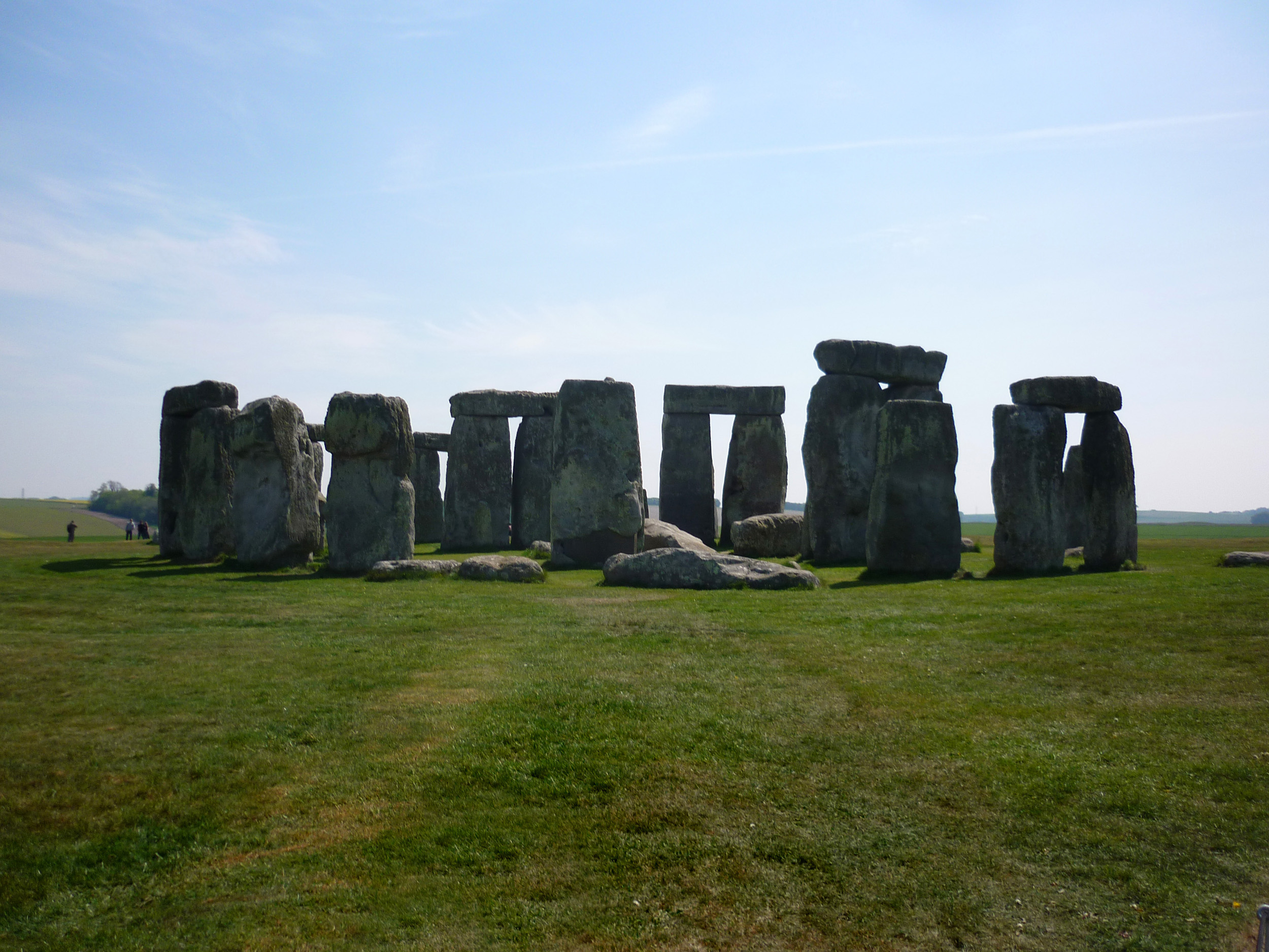 an image of stonehenge stone circle, wiltshire