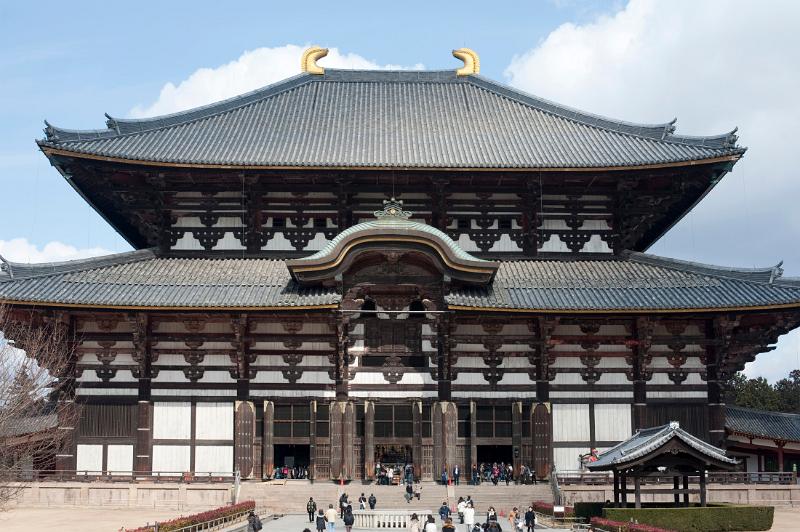 The wooden great hall or Daibutsuden at Todai-ji, one of the lagest wooden buildings in the world