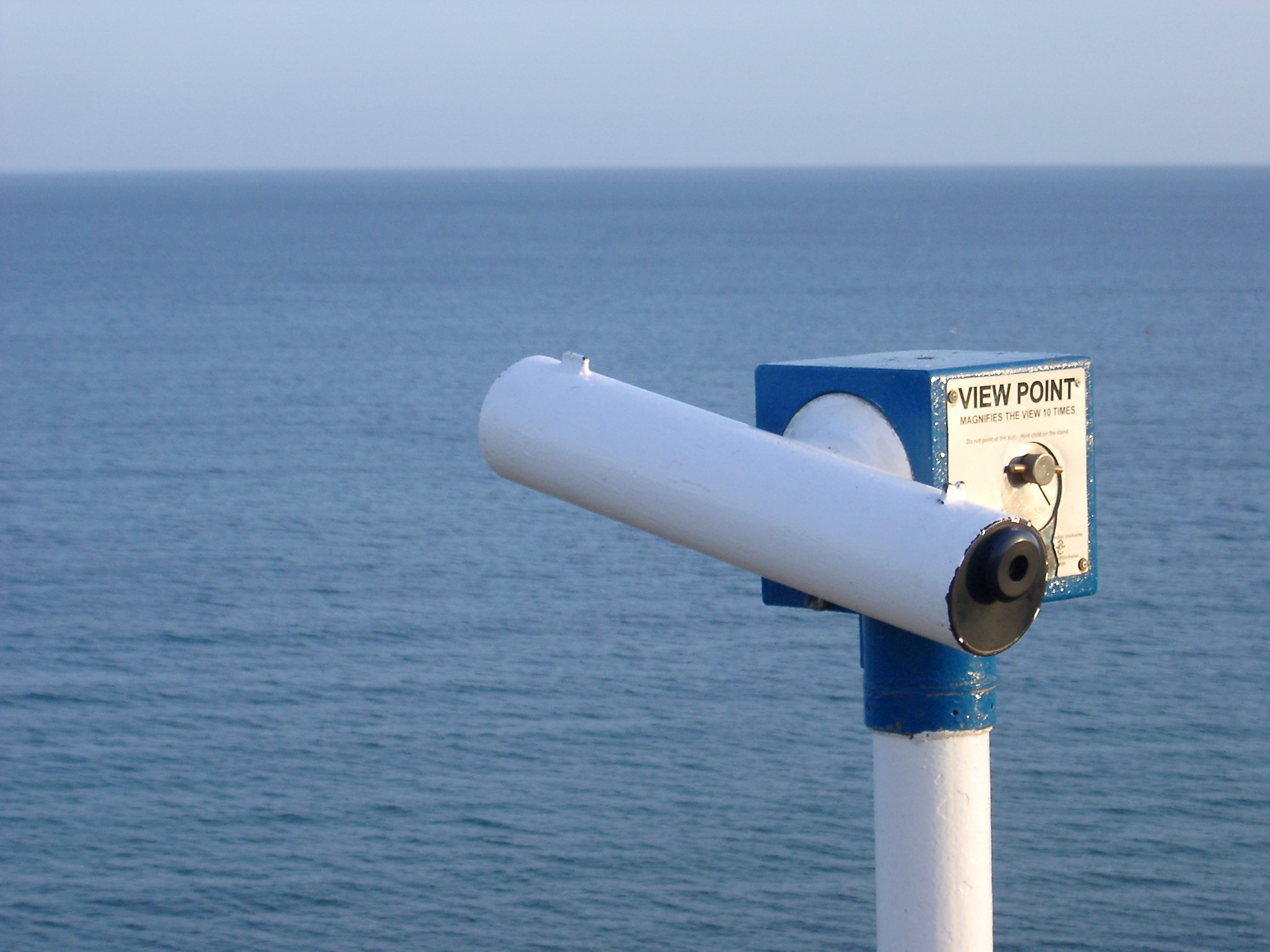 an image of Telescope at the coast overlooking the sea for tourists to view the ocean, coastline and passing ships