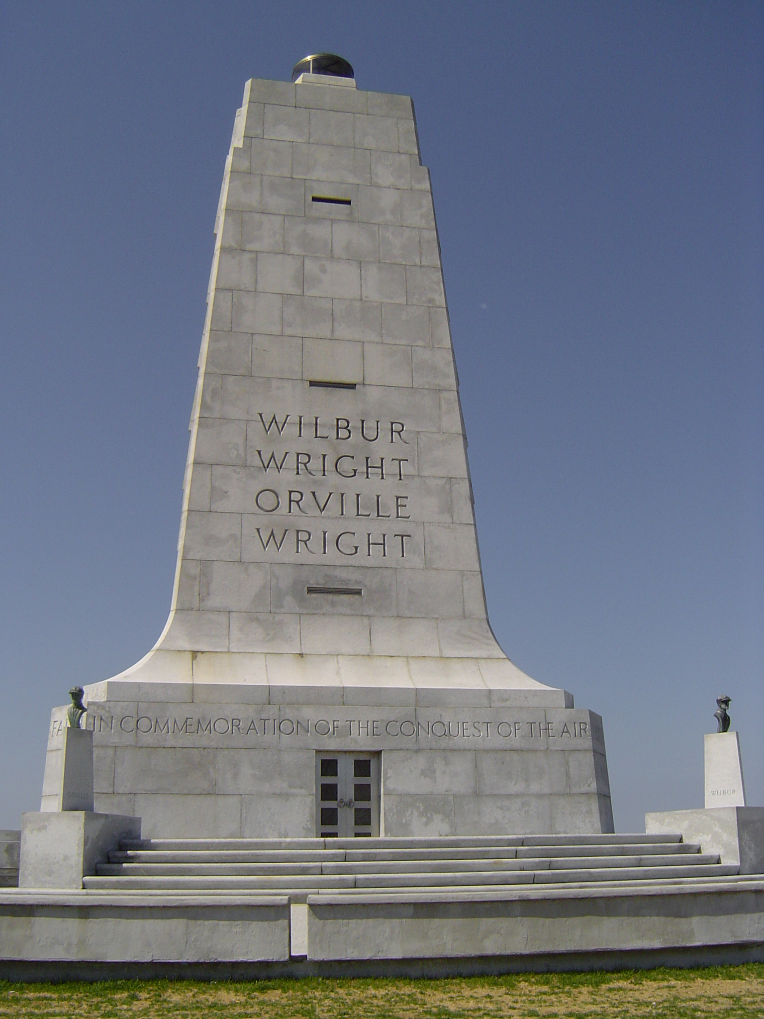 an image of Kittyhawk Memorial at the site of the first flight by Wilbur and Orville Wright in North Carolina, America